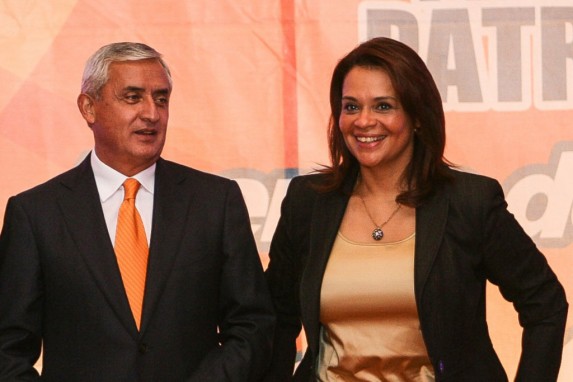 Otto Pérez Molina y Roxana Baldetti, en 2011.