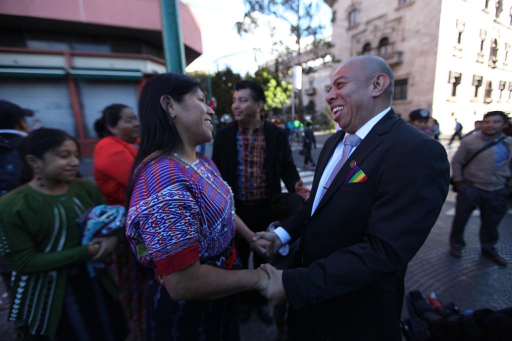Aldo Dávila y la bancada Winaq recibió apoyo de organizaciones antes de llegar al Congreso. Foto: Carlos Sebastián