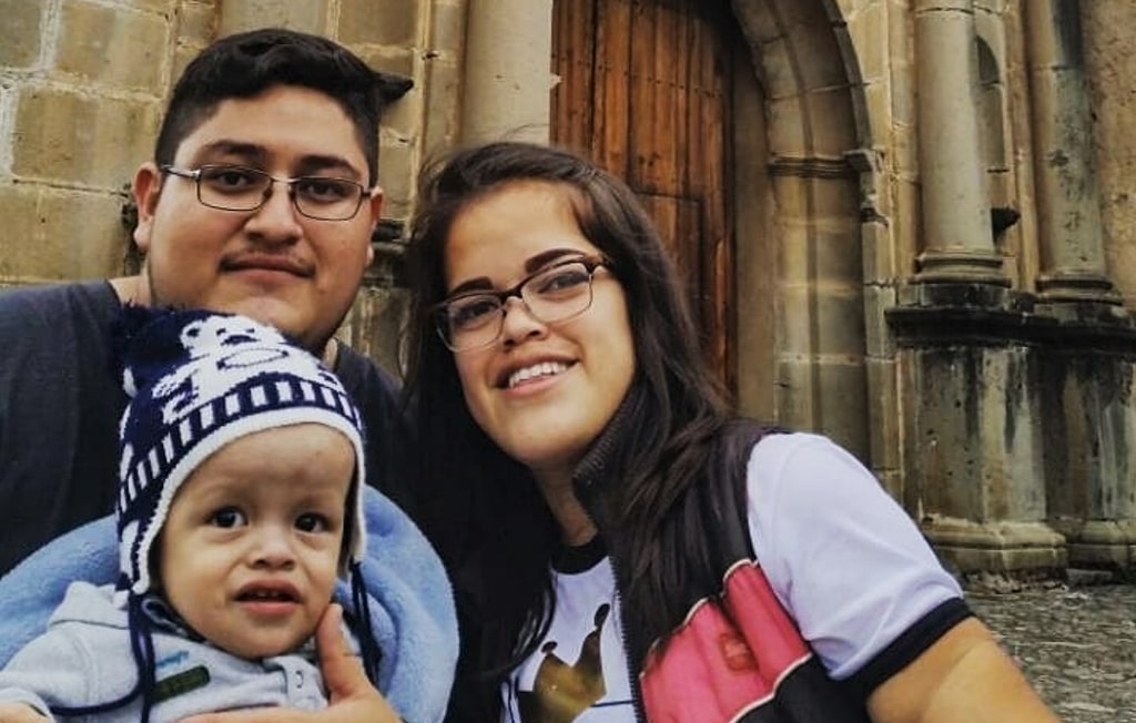 Victoria Gallardo, con su esposo Estuardo Díaz, y su hijo Santiago.
