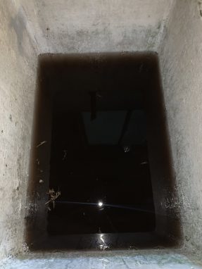 El agua en el residencial de Diego Castillo está contaminada.